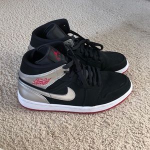 Jordan 1      Only tried them on, NEW with box
